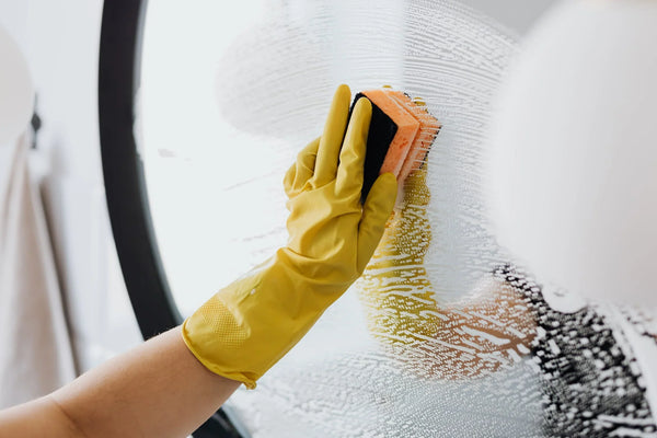 How To Clean your Bathroom Mirror - Mood Living 