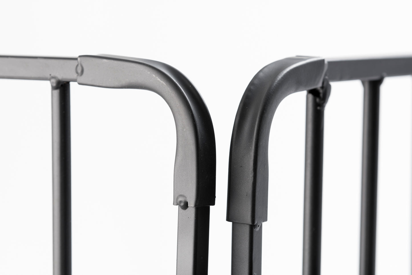 
                  
                    Vertical Bars Fire Guard Screen FS4001BK-M - Mood Living 
                  
                